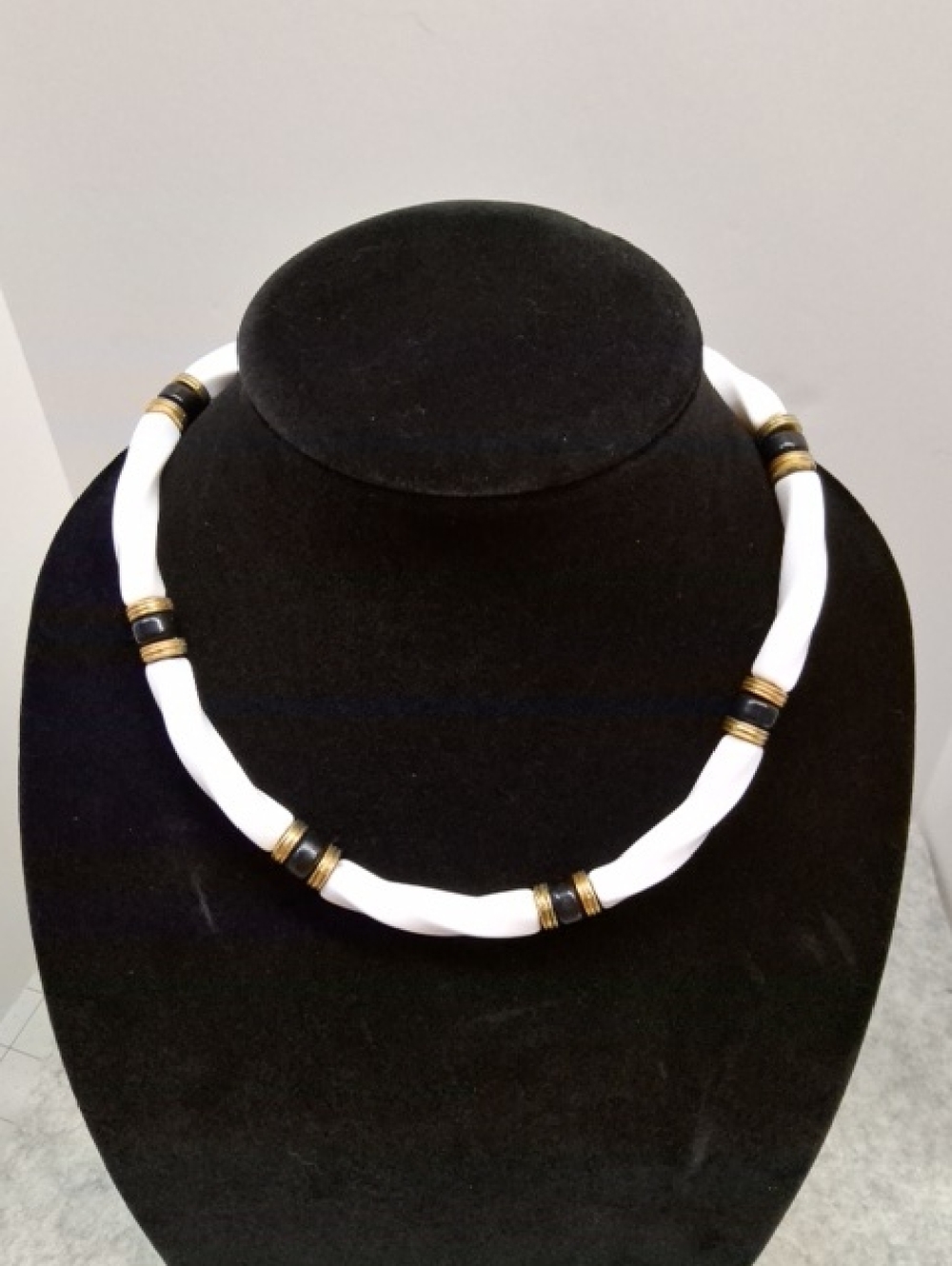 Vintage Avon 80s Classic White Twist Necklace with Goldtone and Black Accent
